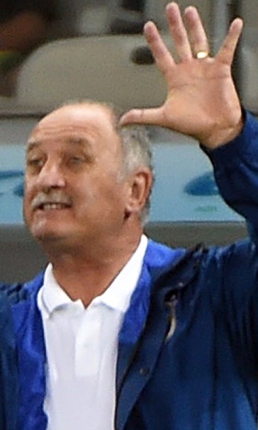 Felipe Scolari apologizes for Brazil's World Cup drubbing at hands of Germany
